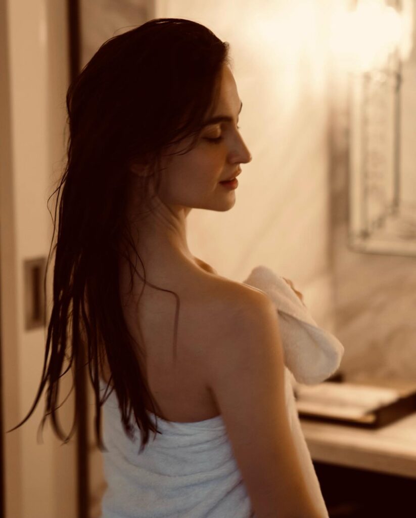 Eli Avram Mesmerizes Instagram with Sensational Towel Photos!05