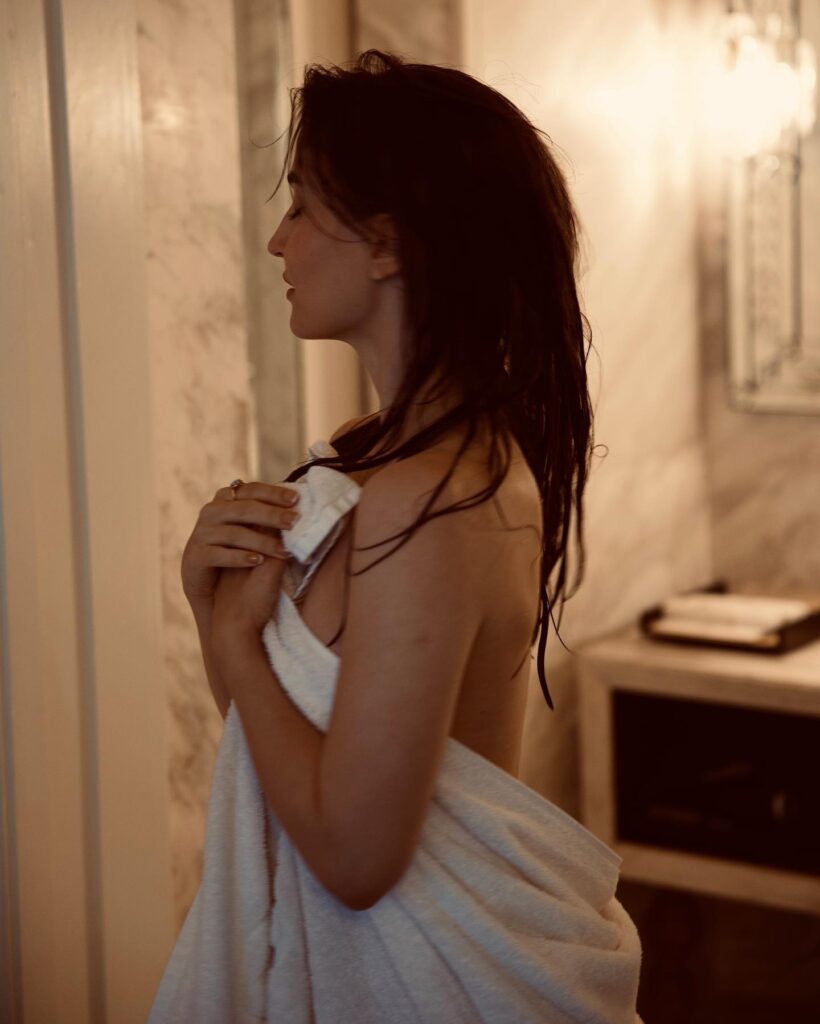 Eli Avram Mesmerizes Instagram with Sensational Towel Photos!03