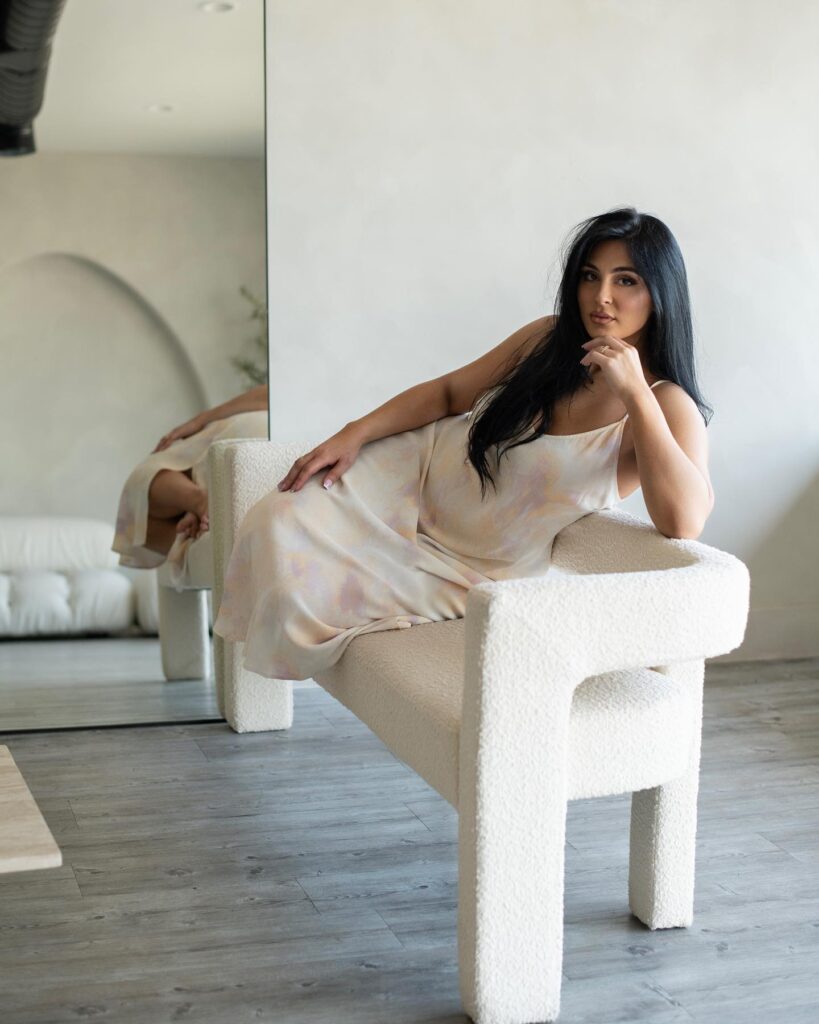🌟 Unveiling the Glamour: Erifili Sfakianakis' Mesmerizing White Maxi Dress Photoshoot! 📸✨