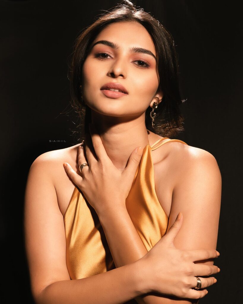 Kaydu Lohar Looking awesome in Golden Colour Maxi Dress, sex siren was awesome in sexy photoshoot
