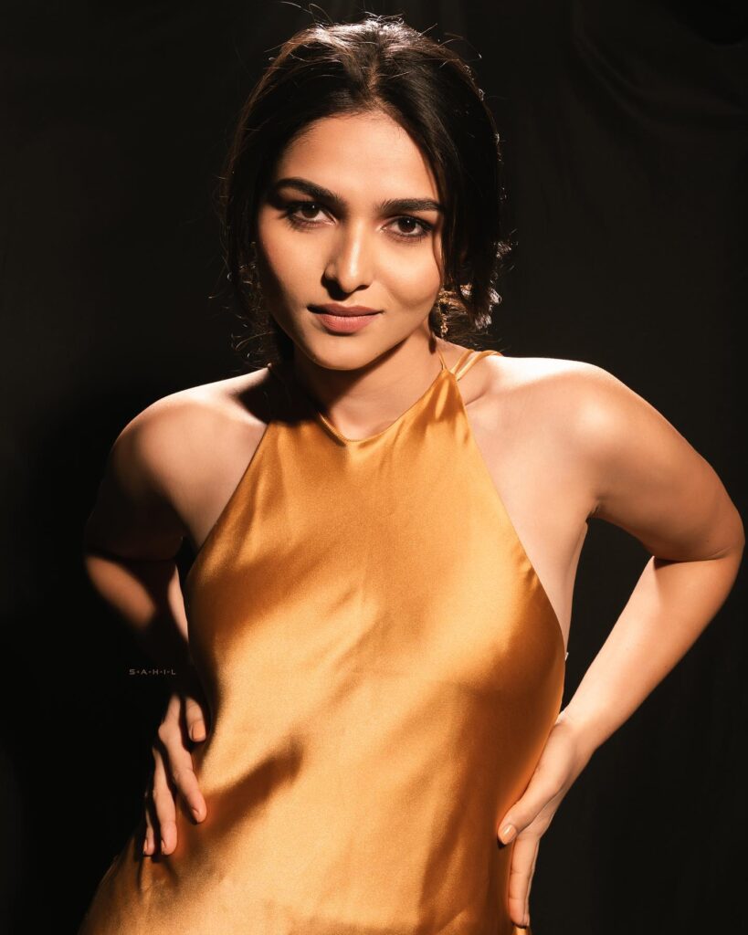 Kaydu Lohar Looking awesome in Golden Colour Maxi Dress, sex siren was awesome in sexy photoshoot