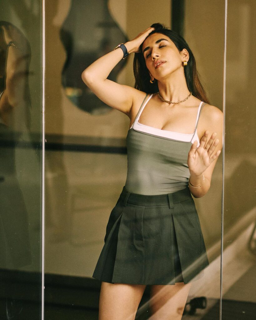 Parul Gulati wows her Fans in Hot and Sexy Mini Mini Skirt  and Bralette
