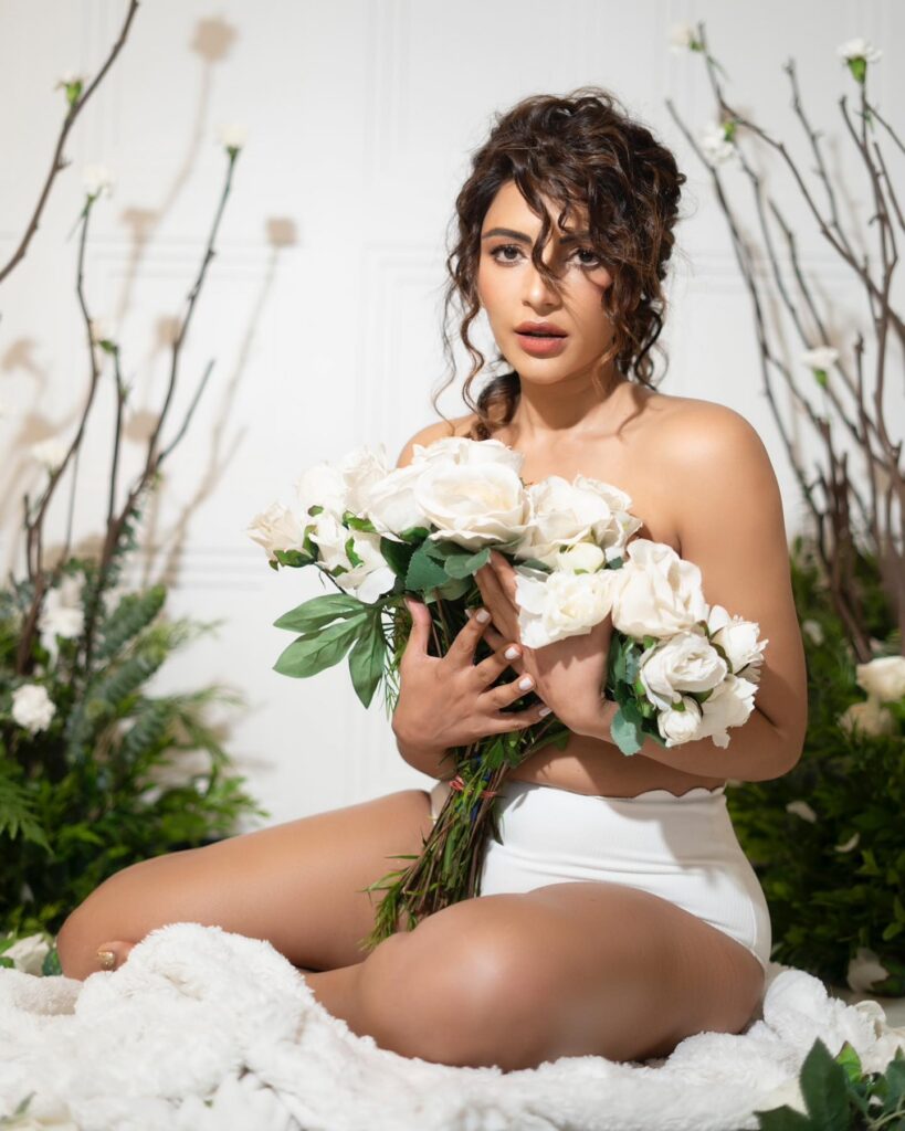 Shama Sikander in Sexy White UndreWear Topless but Hidden by Flowers. She has an Flawless Shiny Skin and in this Naked Artb form of Her she was brilliant goddess of sexuality.