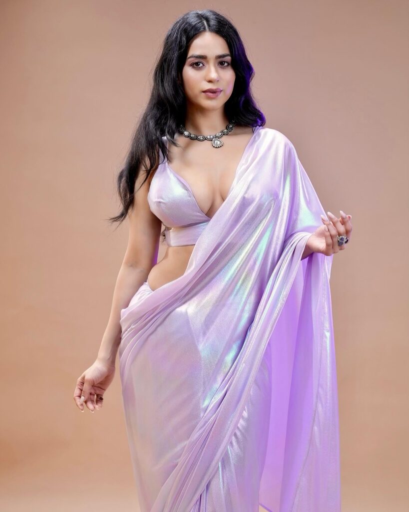 Bollywood Actress Soundarya Sharma PhotoShoot Looking Stunning and Sexy in Shiny Saree 05