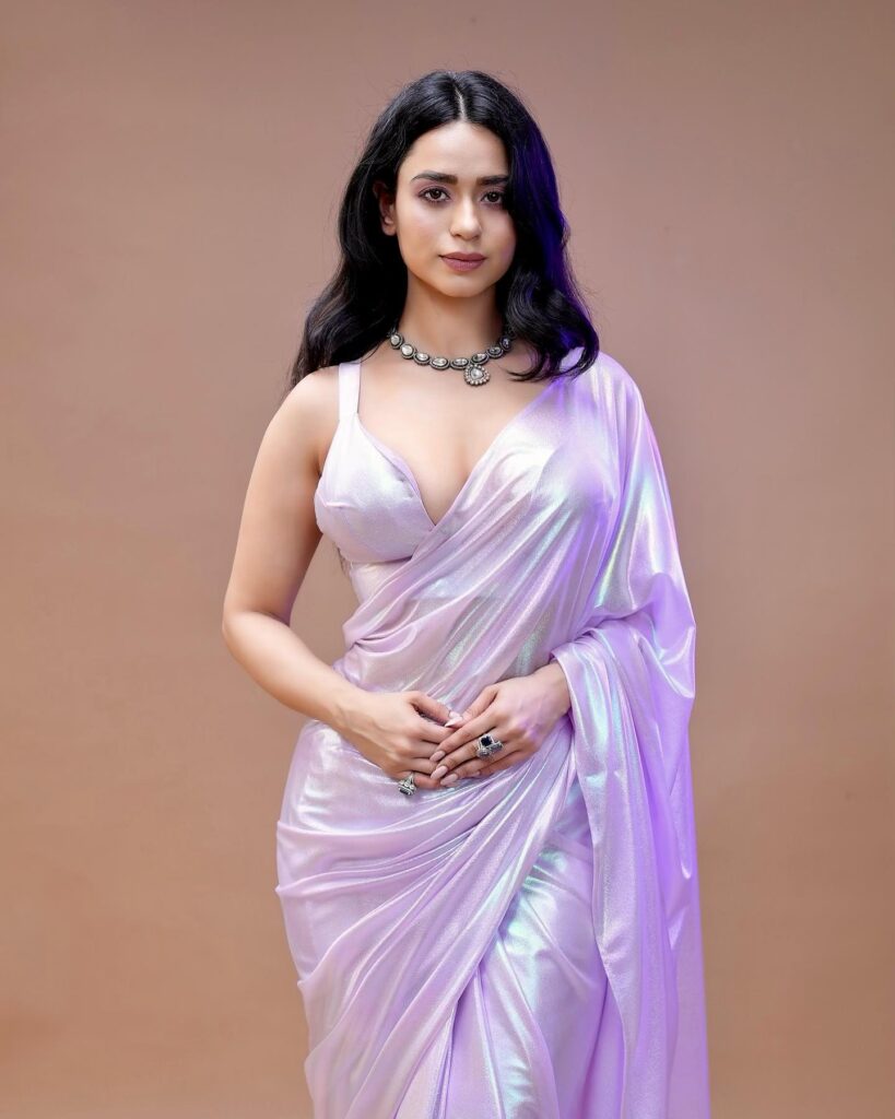 Bollywood Actress Soundarya Sharma PhotoShoot Looking Stunning and Sexy in Shiny Saree